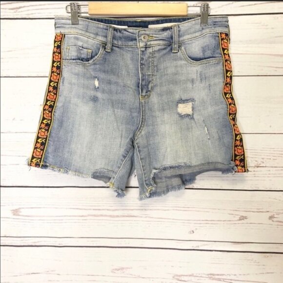 Pilcro‎ & the Letterpress Slim Boyfriend Jean Short Embroidered Floral - Picture 3 of 8